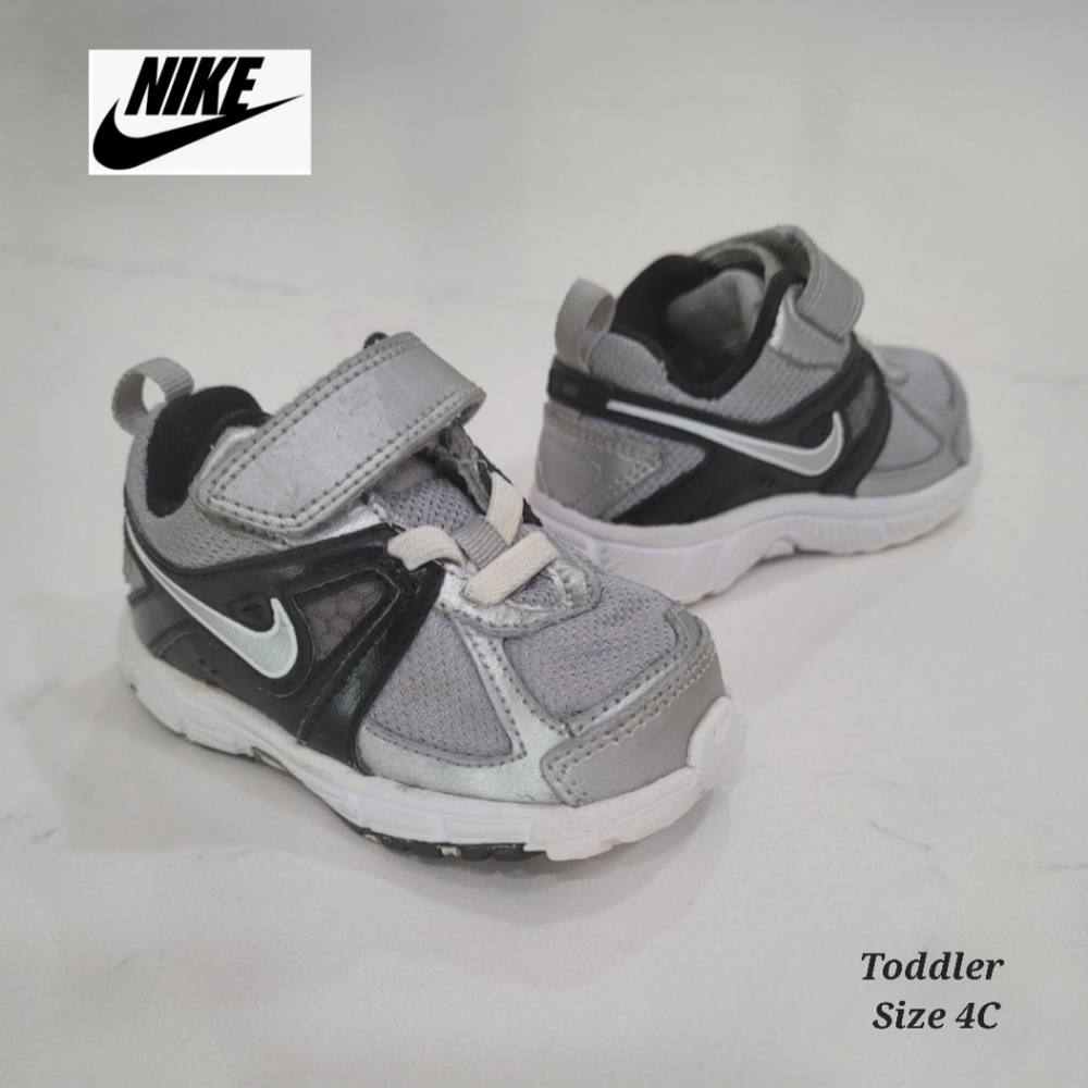 Nike Darts 9 Leather & Synthetic Silver and Black Toddler Size 4C